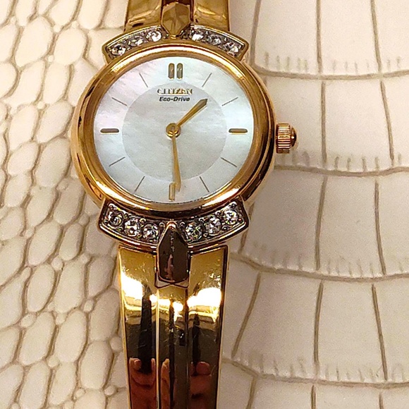 More Rare Near New Citizens Elegant Classic Ladies Eco Drive Gold Finish Dress W - Picture 5 of 13